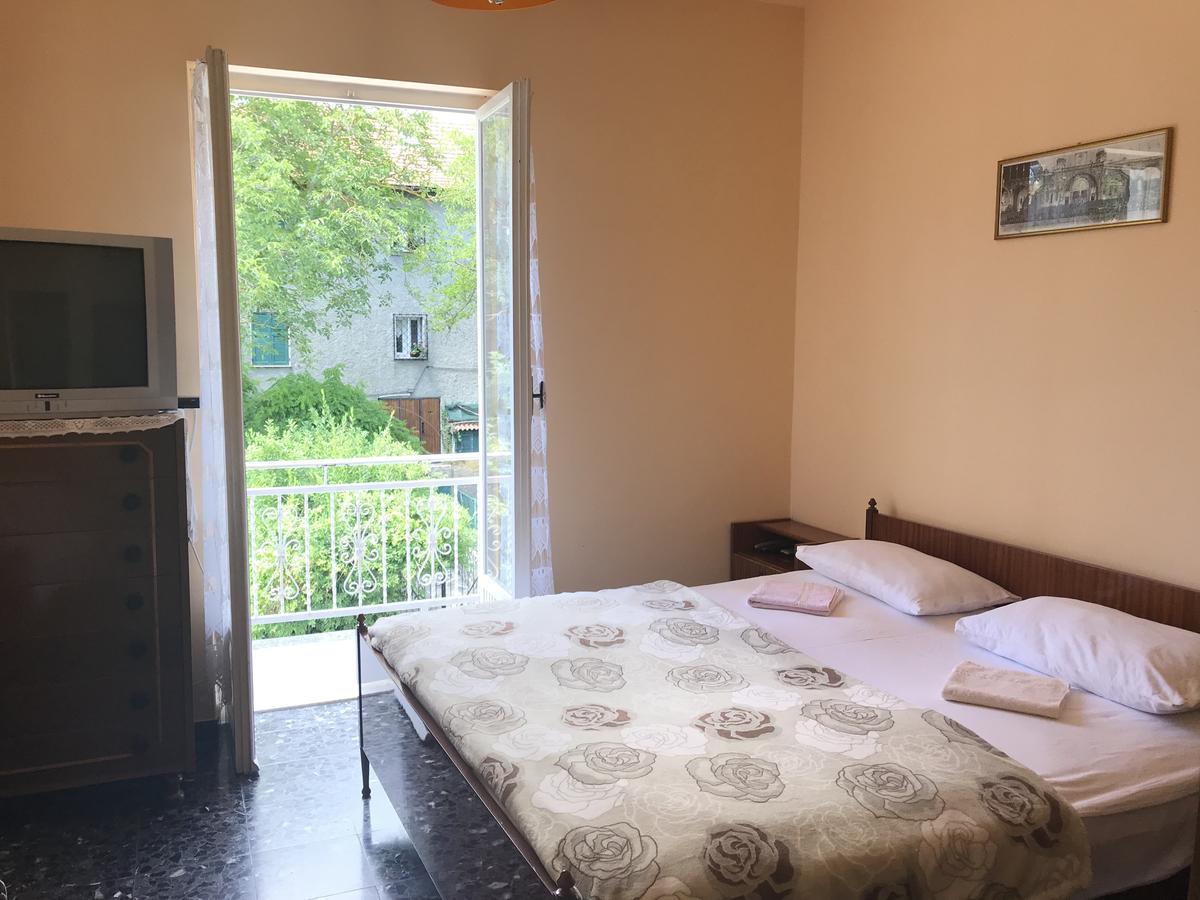 Albergo Delfino San Pietro d'Olba Exterior foto